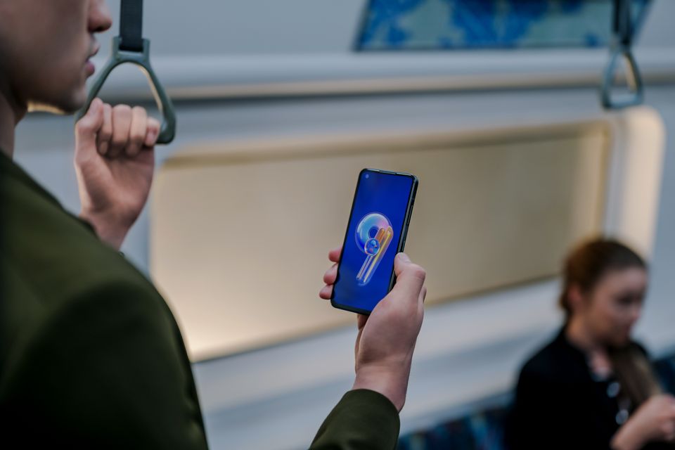 Asus Zenfone9 Commercial Kv Stills 93